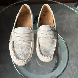 Cynthia Rowley, white leather flats/moccasins size 8. New without tags.
